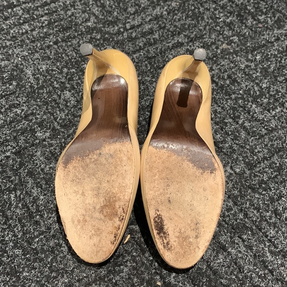 Stuart Weitzman - Picture 6 of 12